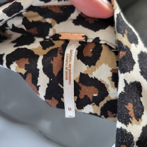 Free People Medium Leopard Love Long Sleeve Shirt Button Up Knot Collared Denim - Picture 8 of 9